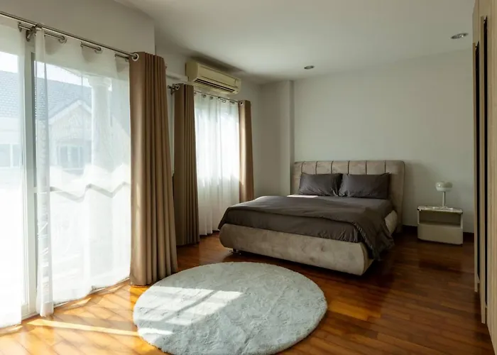 Huge Townhome In Cbd I 4br 6bath * Bangkok
