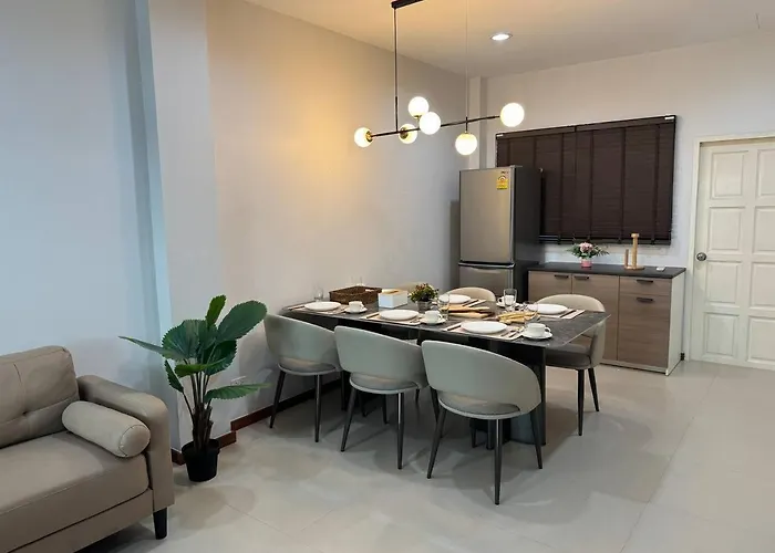 Huge Townhome In Cbd I 4br 6bath * Bangkok
