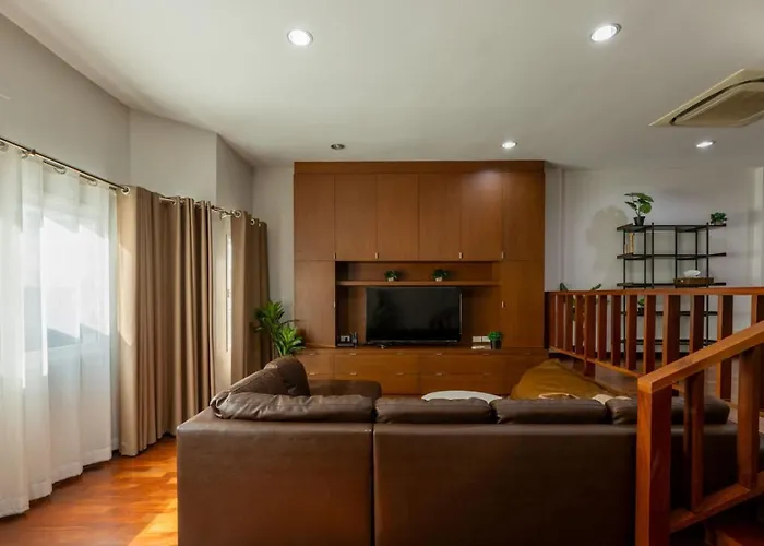 Huge Townhome In Cbd I 4br 6bath Bangkok