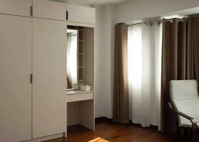 Huge Townhome In Cbd I 4br 6bath *